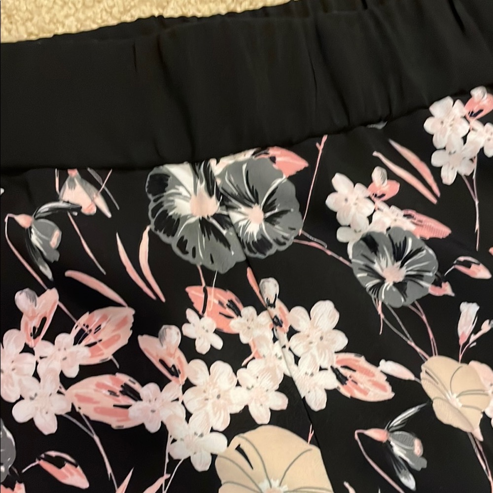 Isaac Mizrahi Black Floral Culottes - Picture 3 of 5